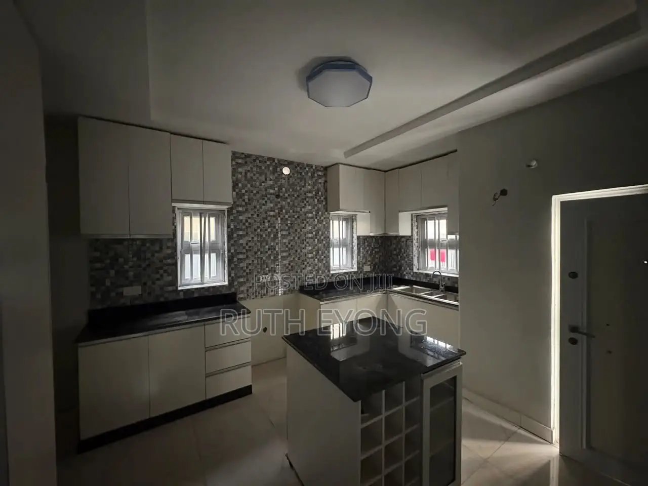 4bdrm House in Lafiaji, Orchid Road, Lekki Phase 1 for rent in Lekki Phase 1
