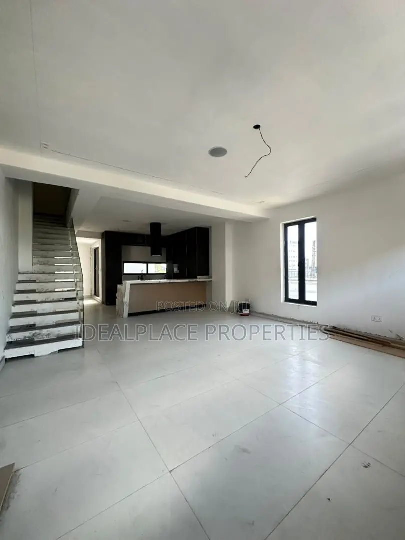2bdrm Maisonette in Lekki Phase 1 for sale in Lekki Phase 1