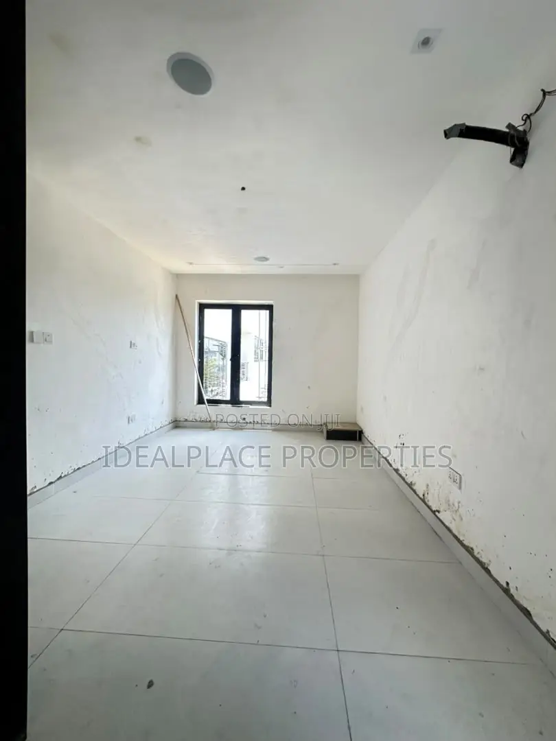 2bdrm Maisonette in Lekki Phase 1 for sale in Lekki Phase 1