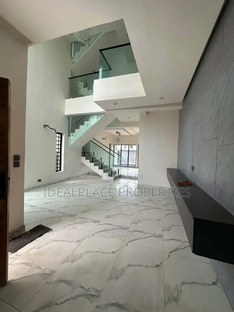 5bdrm Duplex in Lekki for sale in Lekki