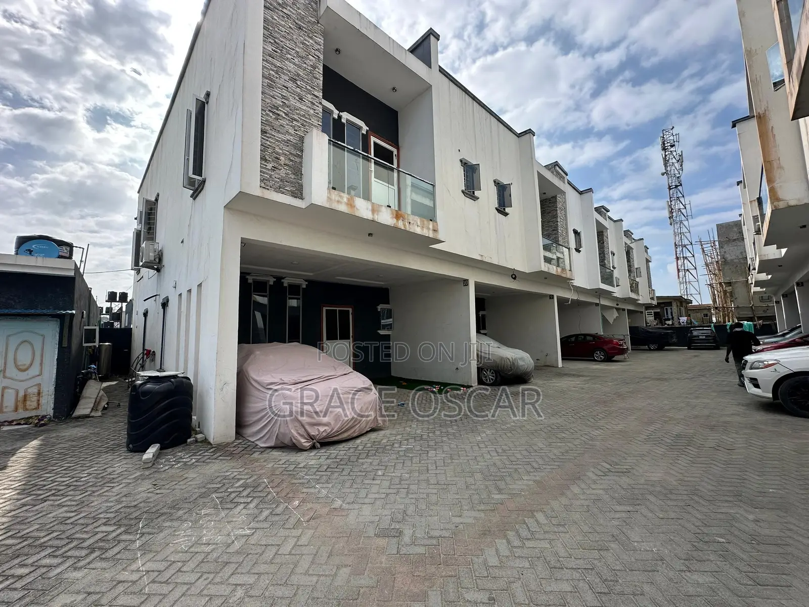 4bdrm Duplex in Ikota for rent in Ikota