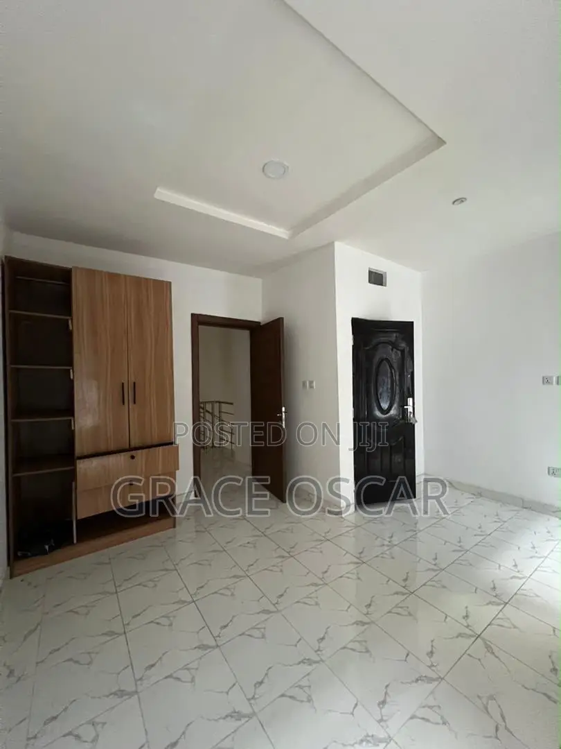 3bdrm Duplex in Ikota for rent in Ikota
