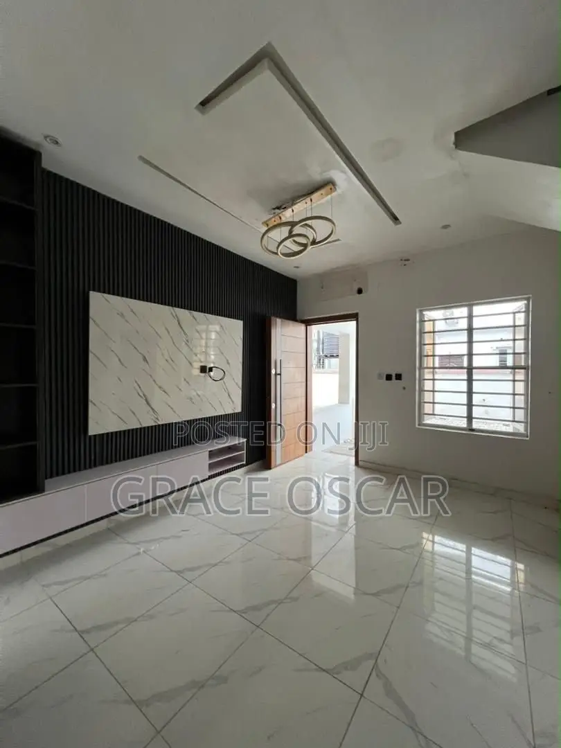 3bdrm Duplex in Ikota for rent in Ikota