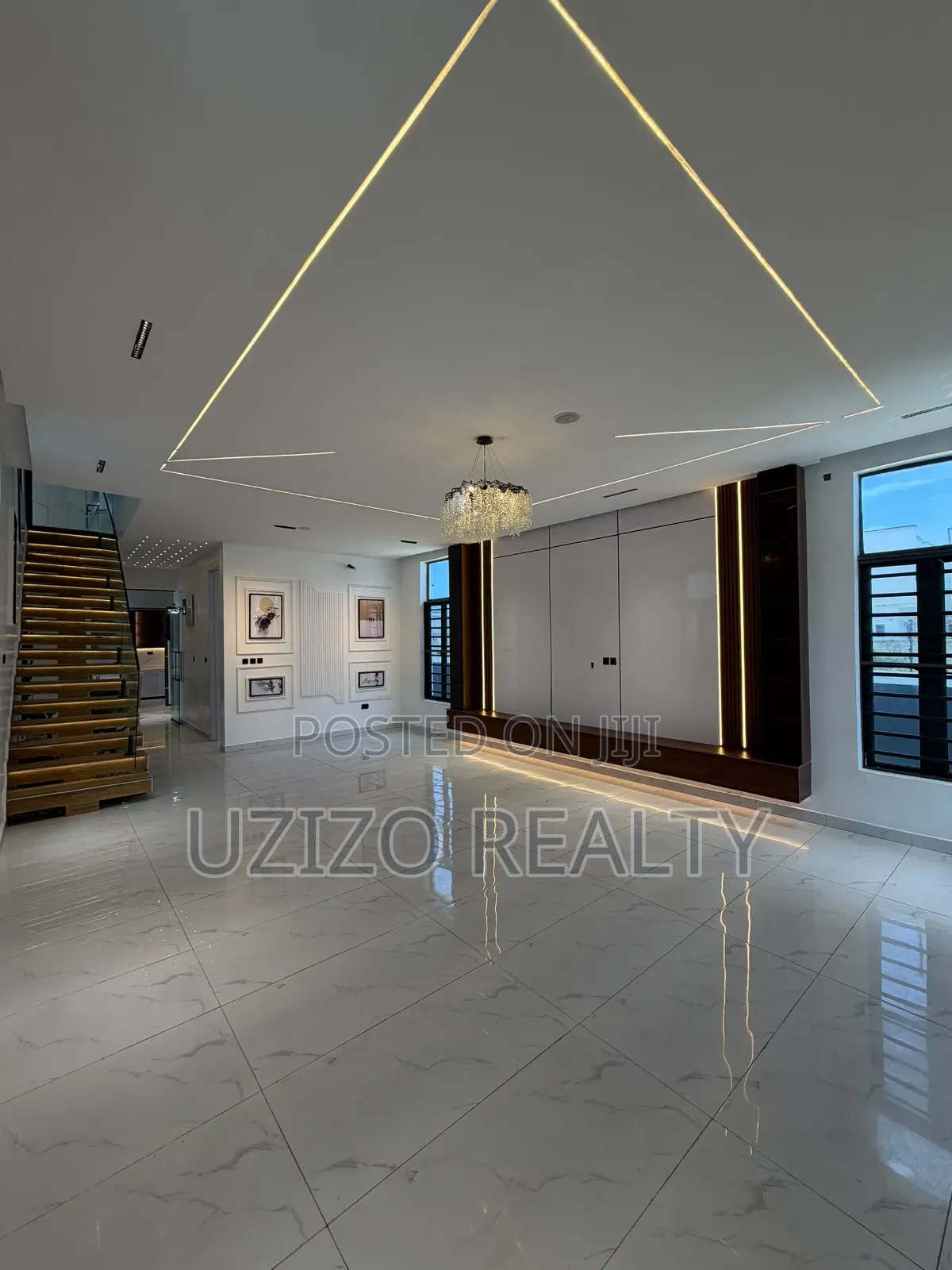 5bdrm Duplex in Orchid Road, Lafiaji for sale in Lafiaji