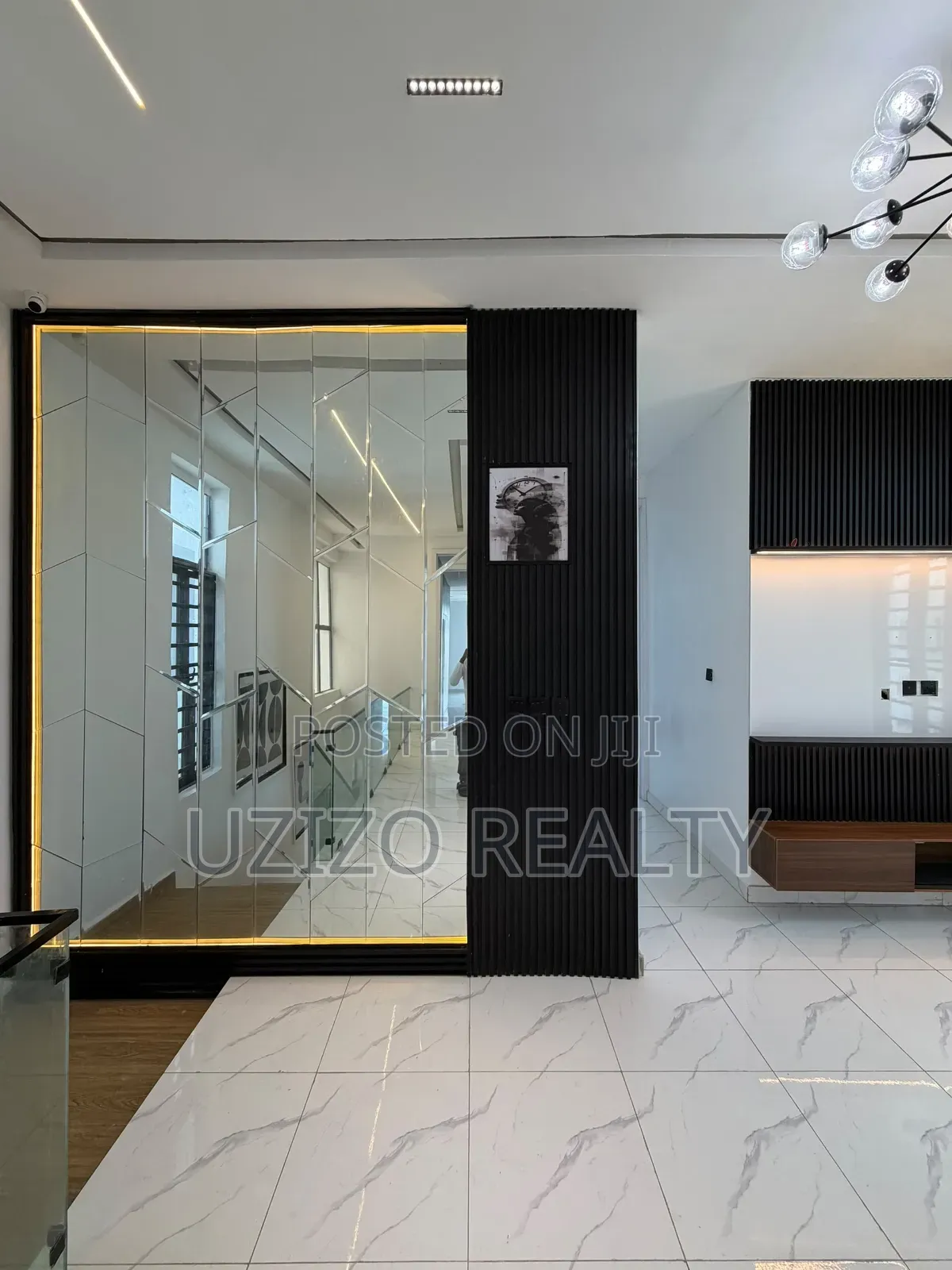 5bdrm Duplex in Orchid Road, Lafiaji for sale in Lafiaji