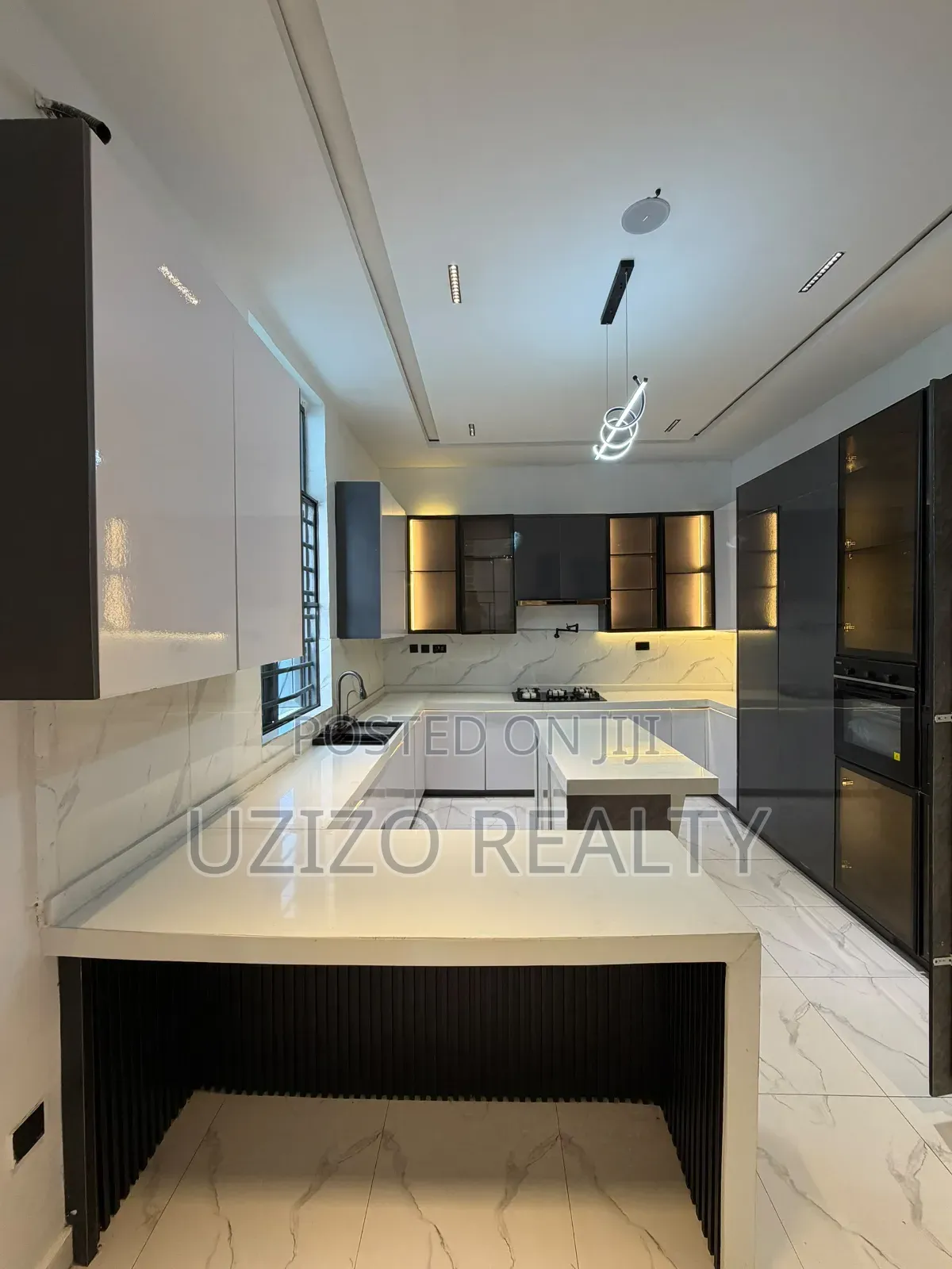 5bdrm Duplex in Orchid Road, Lafiaji for sale in Lafiaji