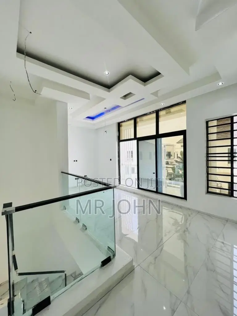 5bdrm Apartment in Orchid Road Owo Pr, Lekki for rent in Lekki