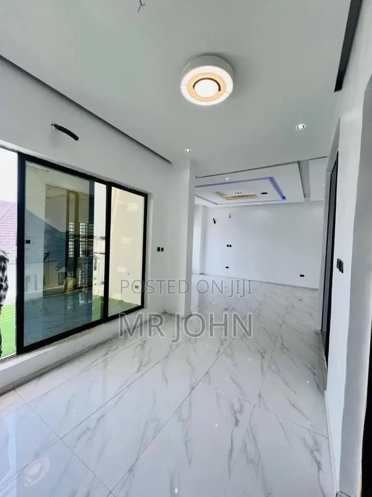 5bdrm Apartment in Orchid Road Owo Pr, Lekki for rent in Lekki