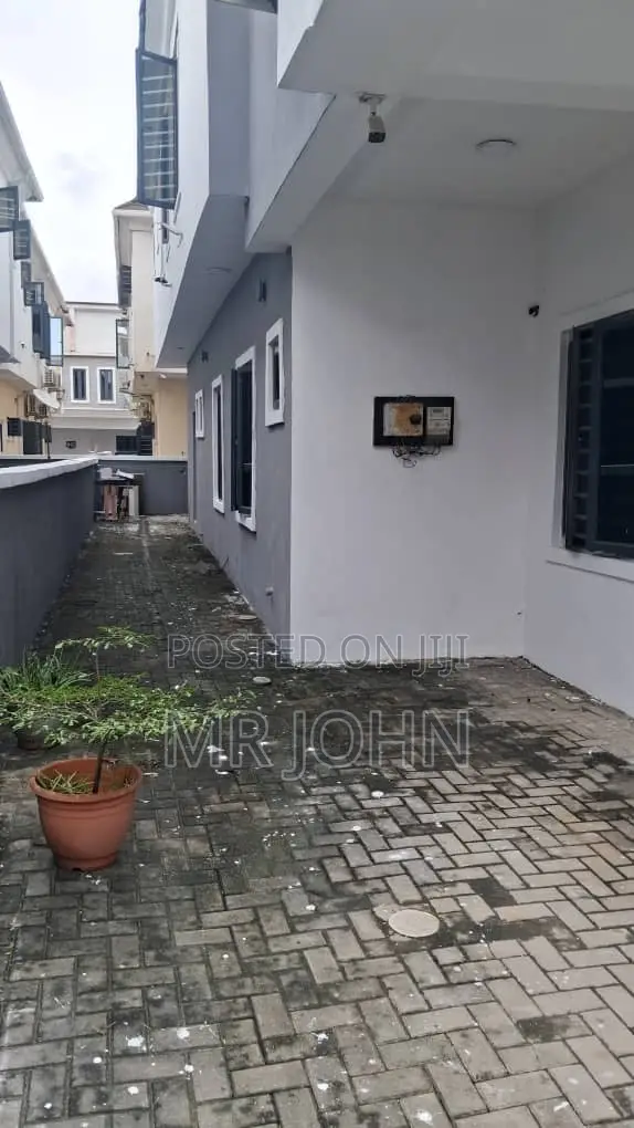 4bdrm House in Orchid Road Owo Pr, Lekki for rent in Lekki