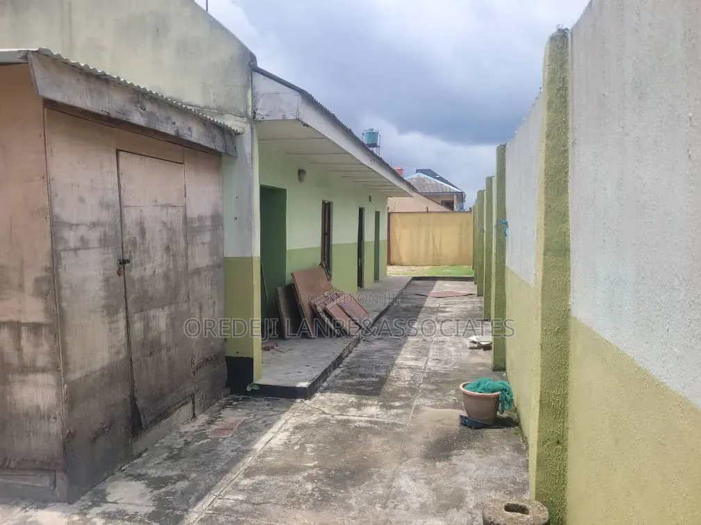 Uncommon 950sqm Sellable Half Way at Magodo Ph2 Estate 3m /SQM in GRA Phase 2 Shangisha