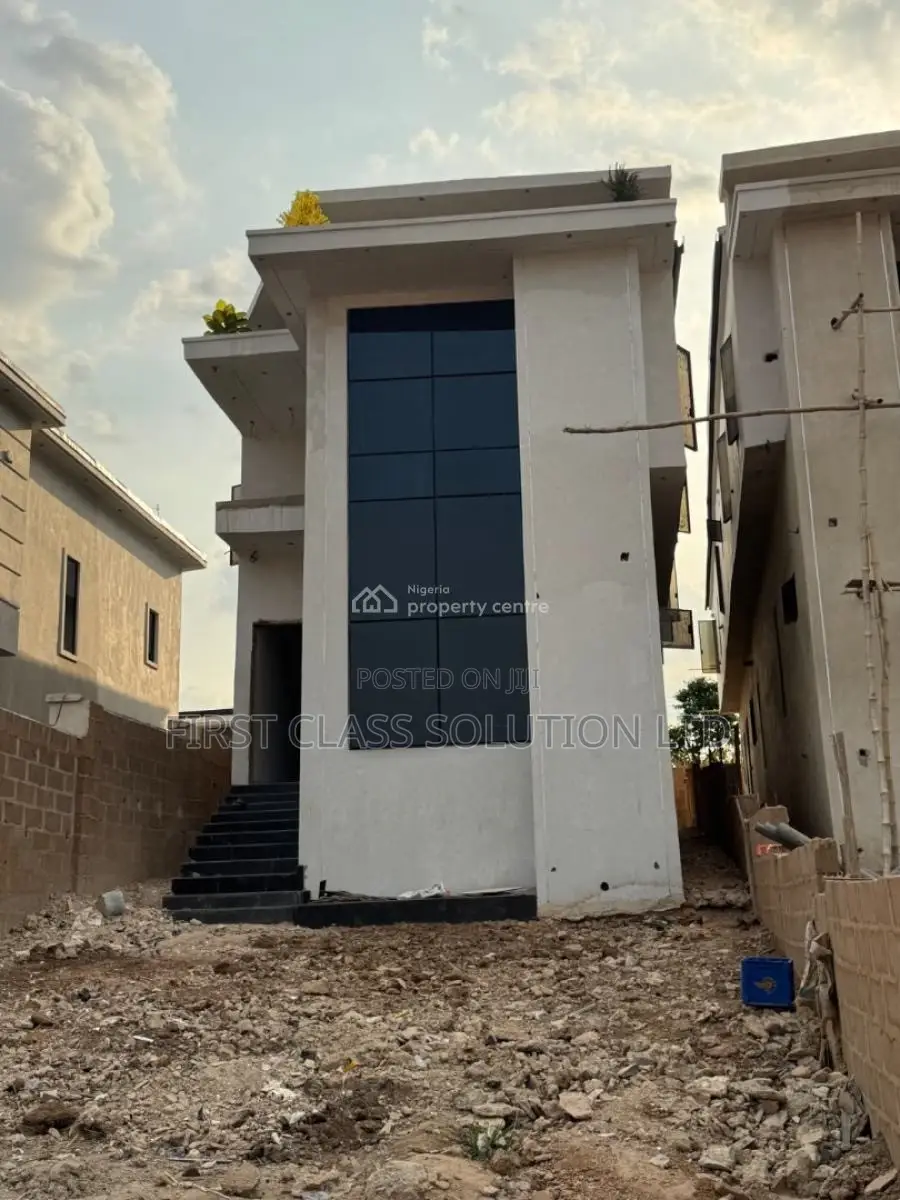5bdrm Duplex in Enugu State for sale in Enugu State