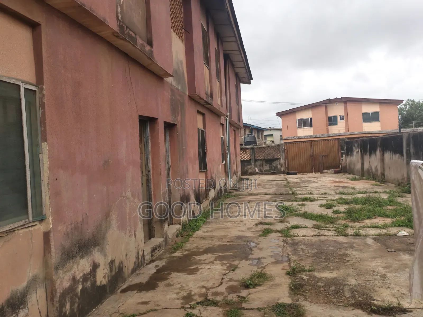 20bdrm Block of Flats in Delamo, Alakuko for sale in Alakuko