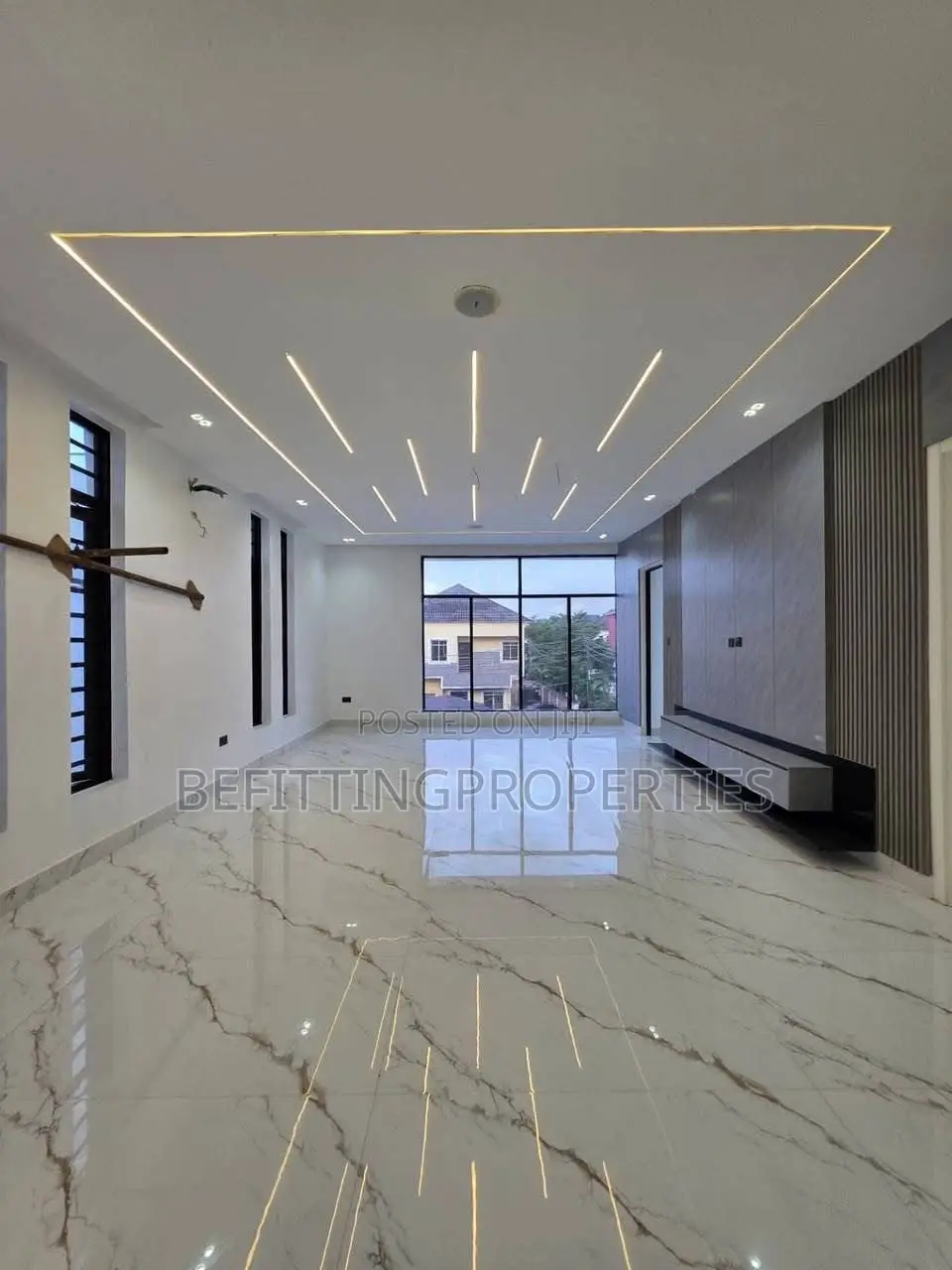 5bdrm Duplex in Chevron for sale in Chevron