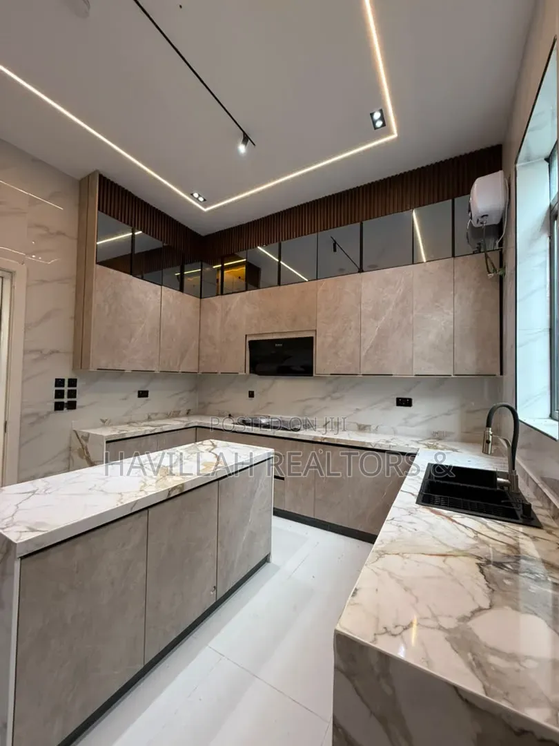 5bdrm Duplex in Orchid Road, Lekki Phase 1 for sale in Lekki Phase 1