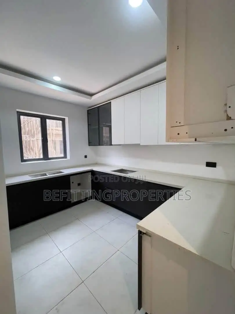 4bdrm Duplex in Lekki Phase 1 for sale in Lekki Phase 1