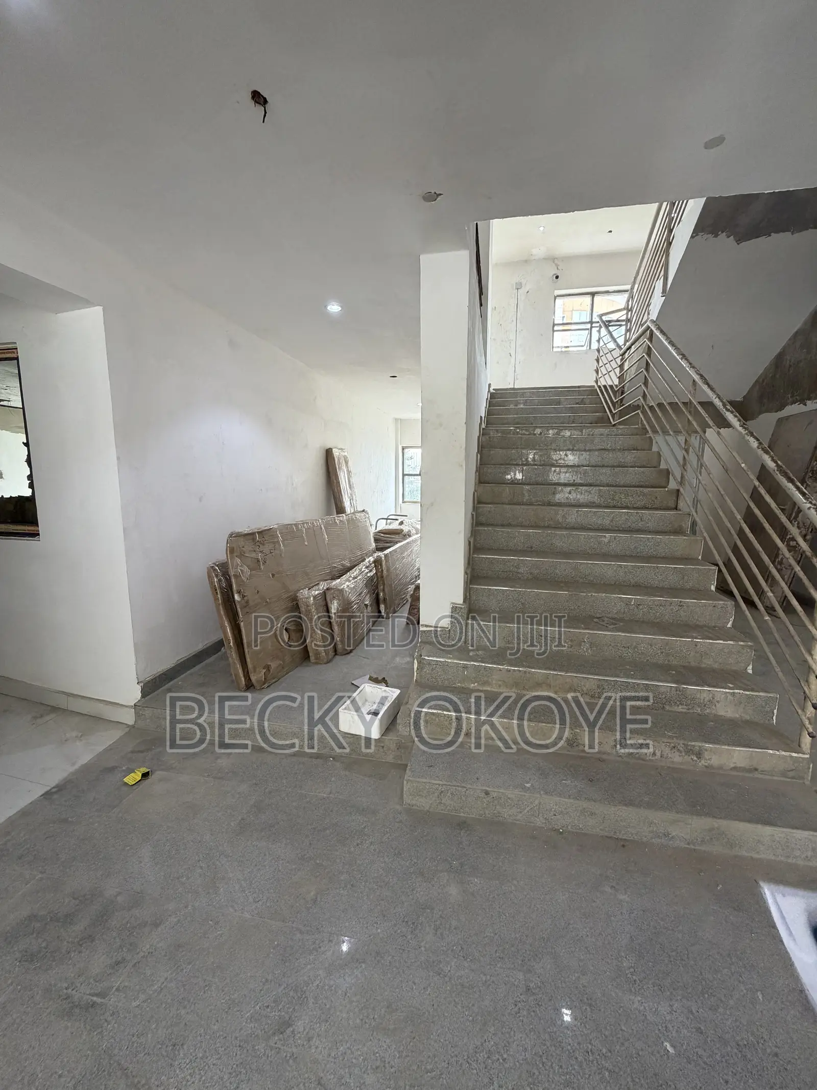 Office/Shop Space for Sale in Zone 8 / Wuse