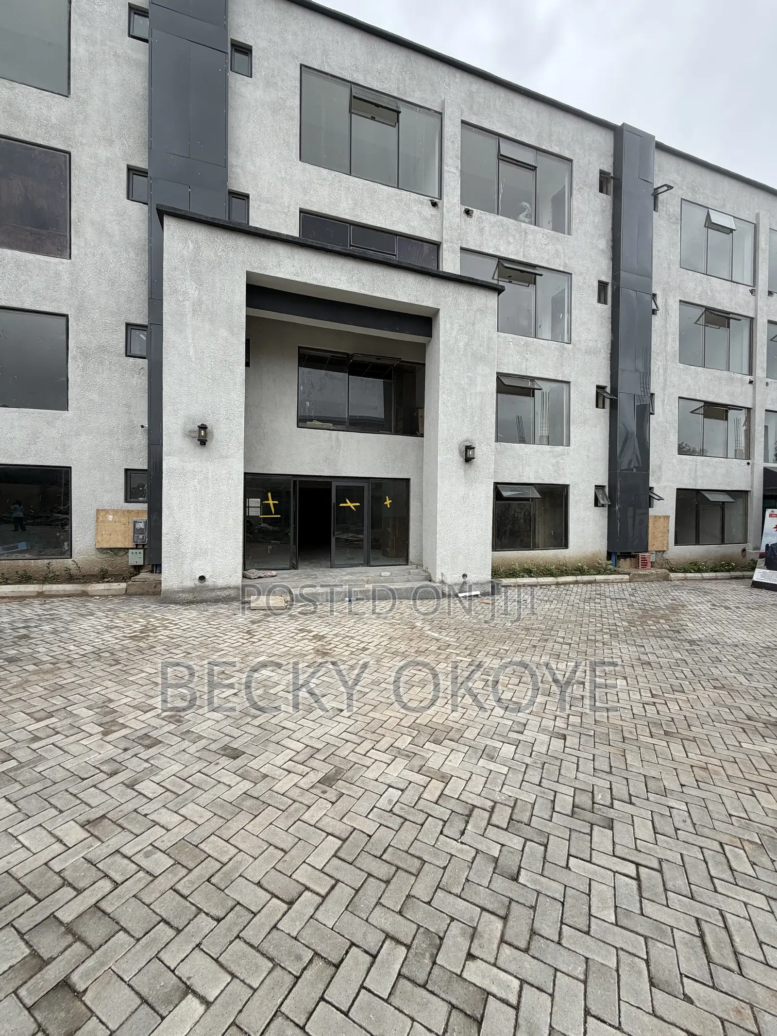 Office/Shop Space for Sale in Zone 8 / Wuse