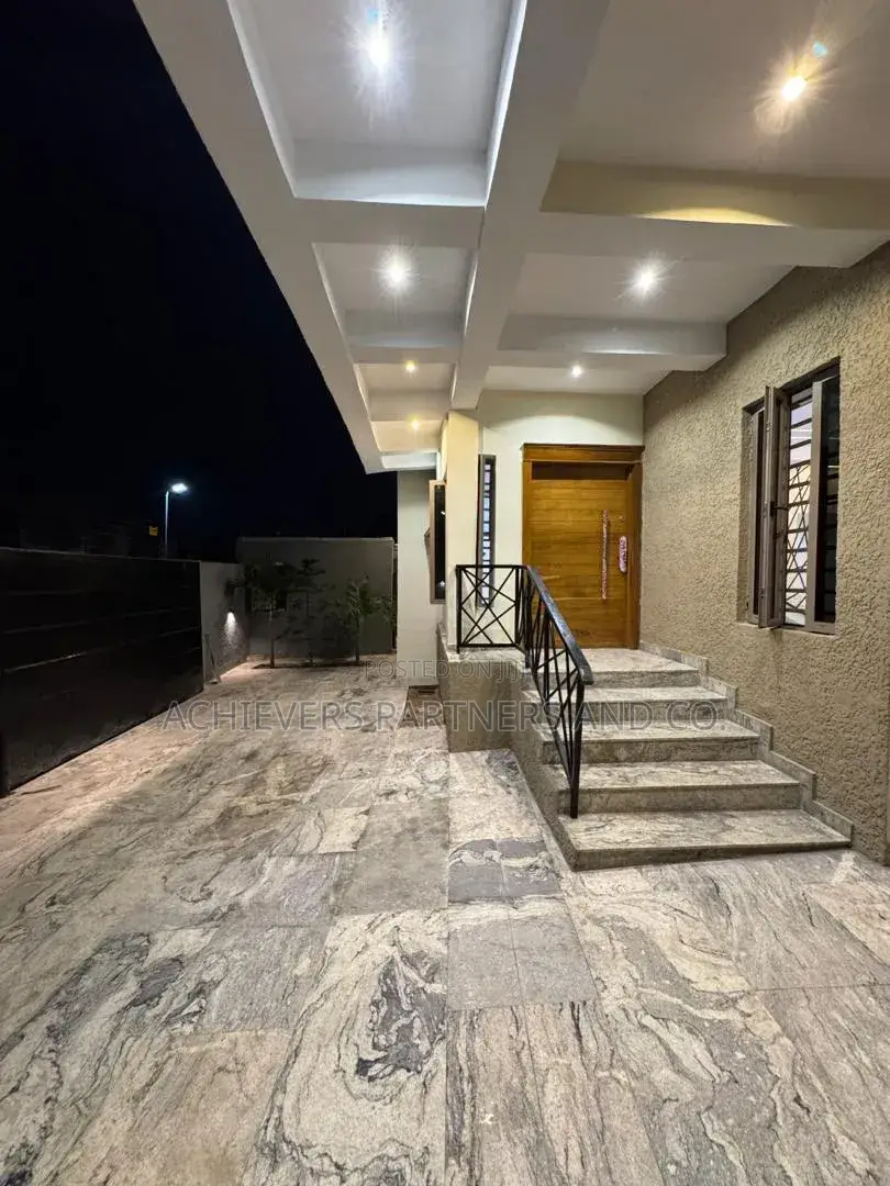 5bdrm Duplex in Onipetesi Estate, Mangoro for sale in Mangoro