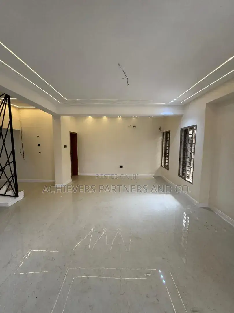 5bdrm Duplex in Onipetesi Estate, Mangoro for sale in Mangoro