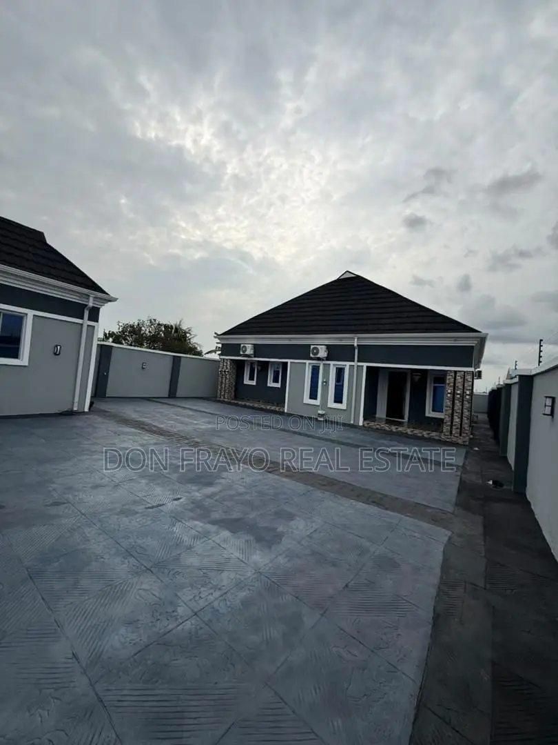 3bdrm Bungalow in Elebu, Akala Express for sale in Akala Express