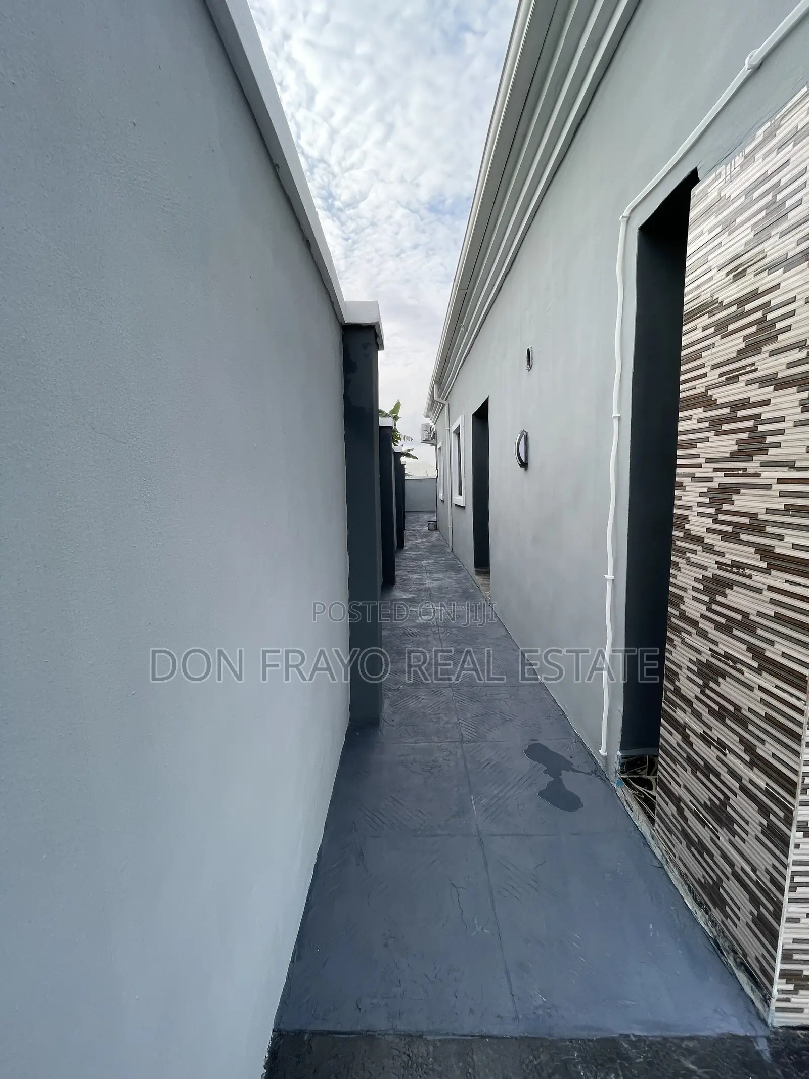 3bdrm Bungalow in Elebu, Akala Express for sale in Akala Express