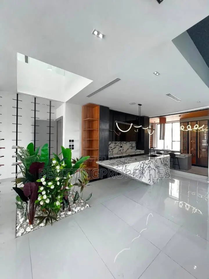 5bdrm Duplex in Osapa london for sale in Osapa london