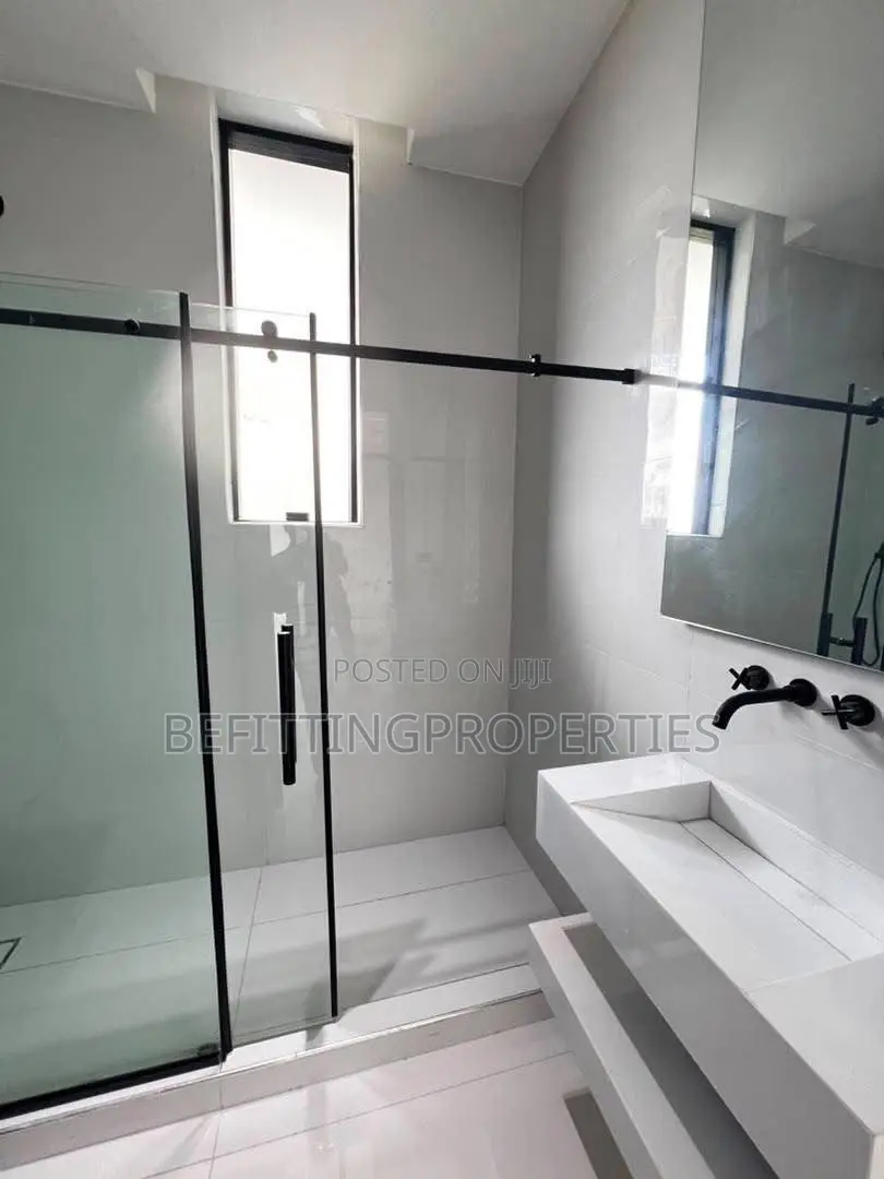 5bdrm Duplex in Osapa london for sale in Osapa london