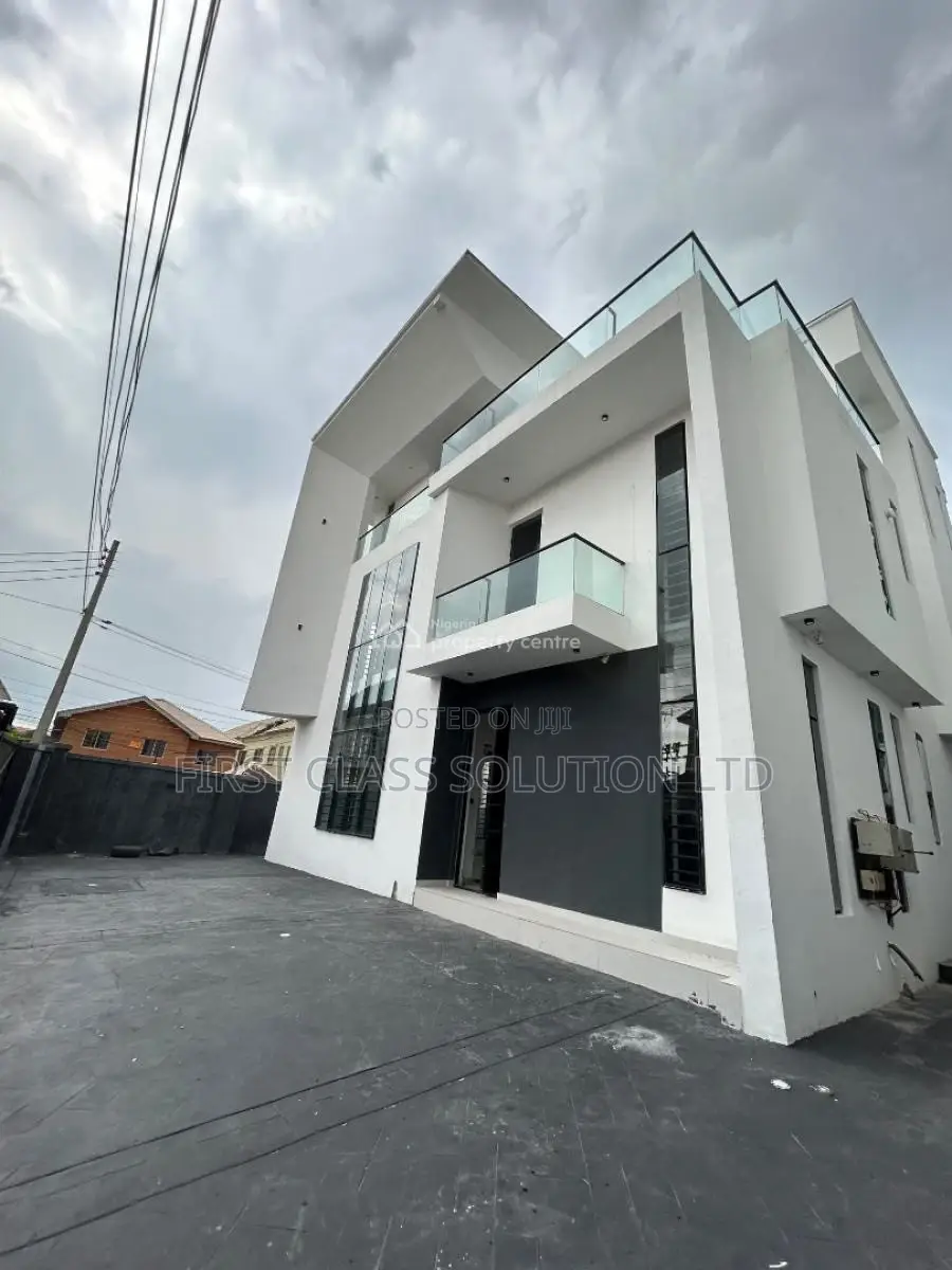 5bdrm Mansion in Osapa london for sale in Osapa london