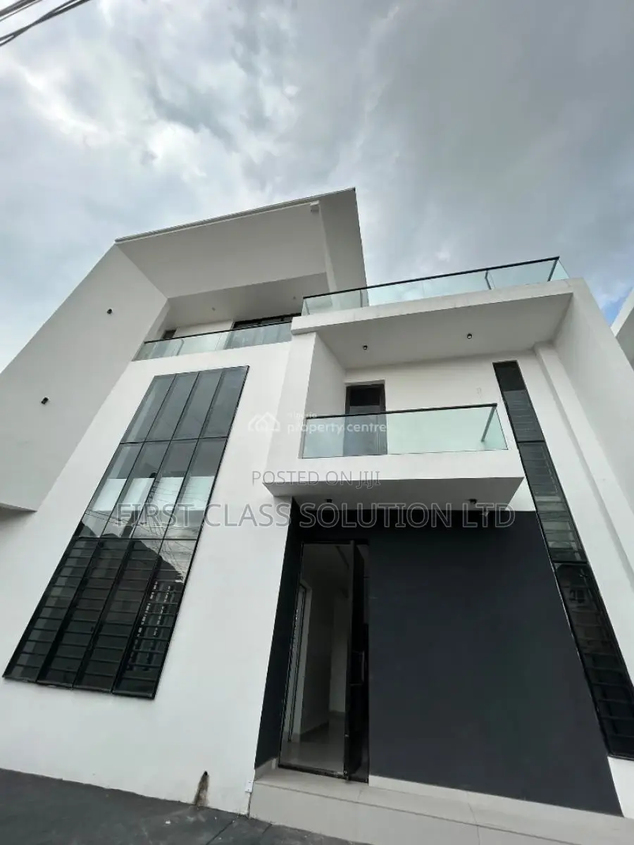 5bdrm Mansion in Osapa london for sale in Osapa london