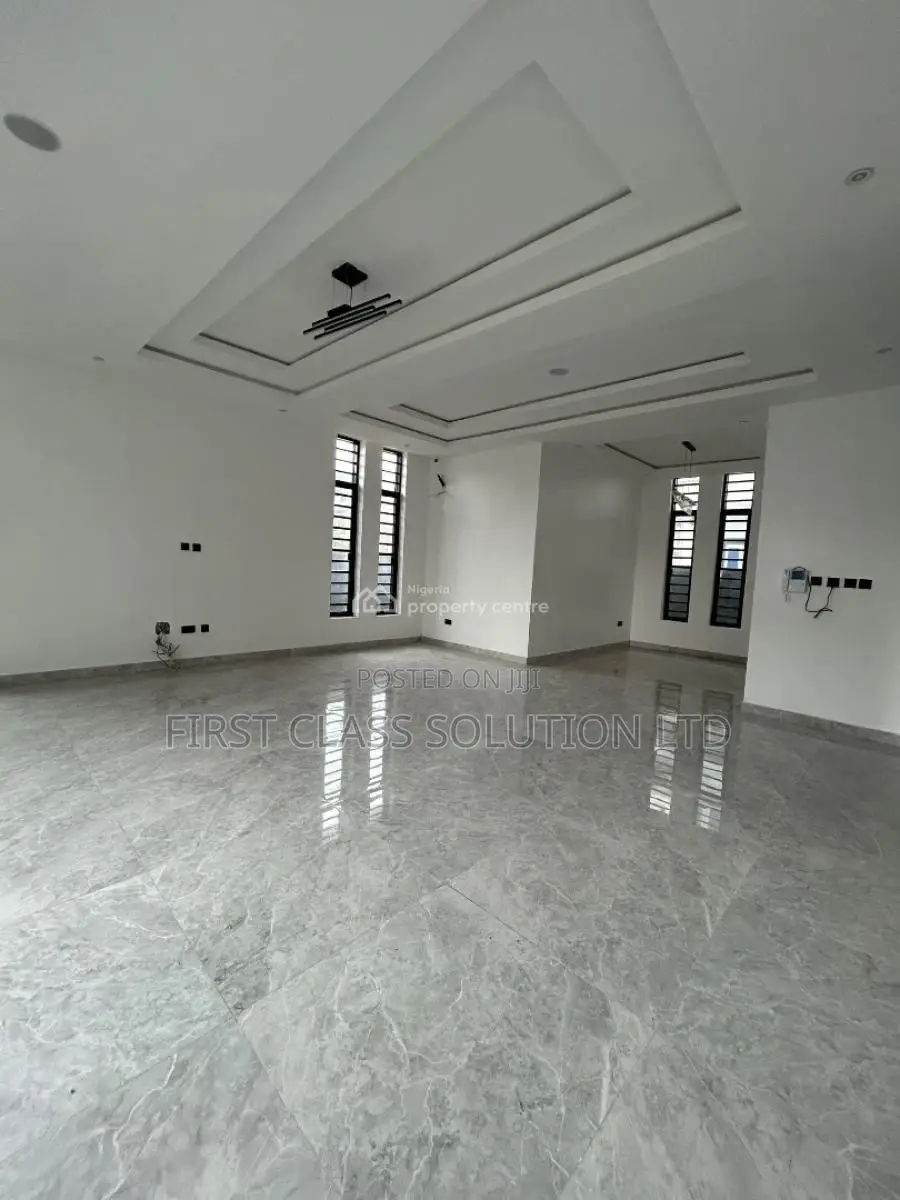 5bdrm Mansion in Osapa london for sale in Osapa london