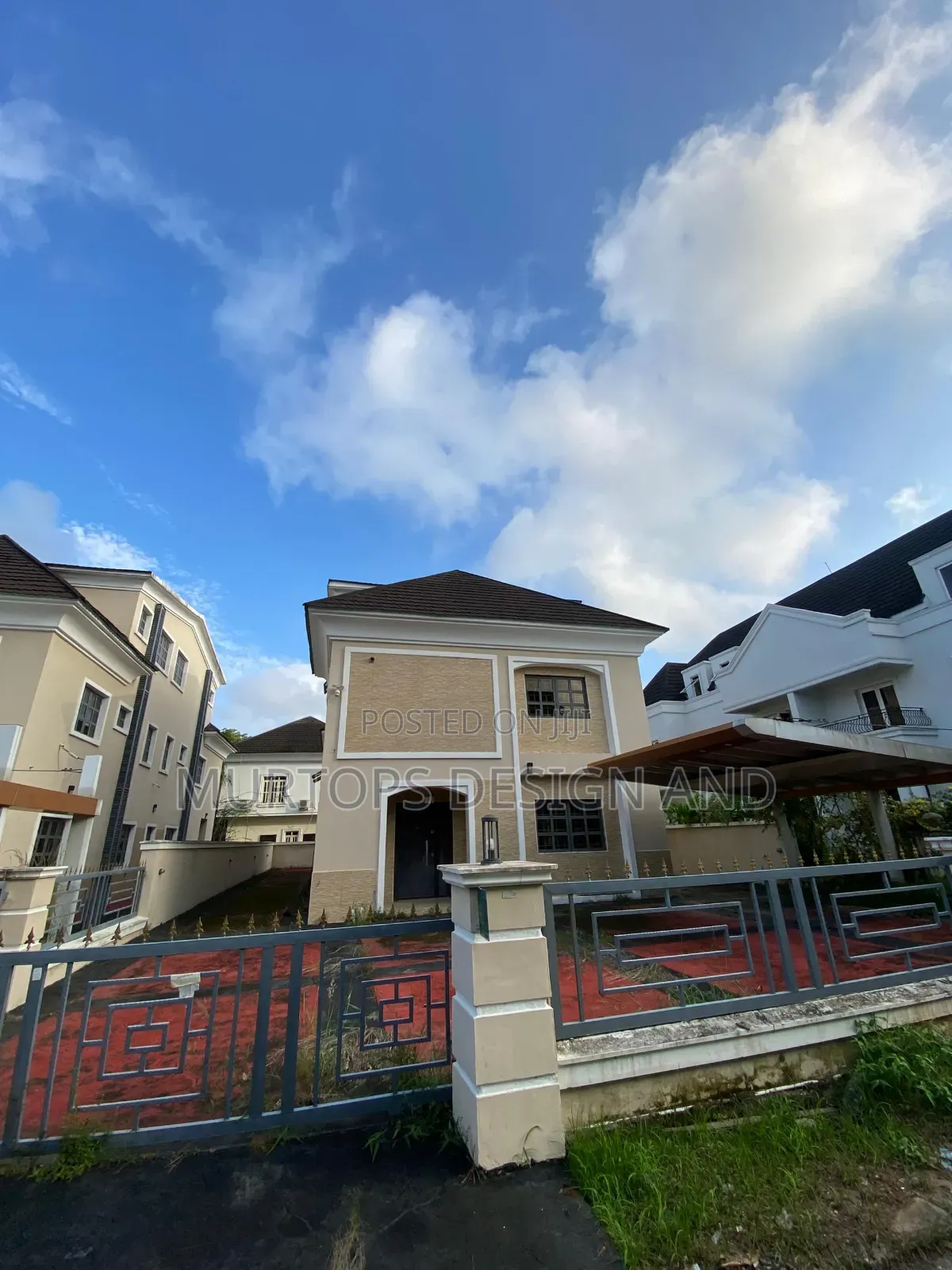 6bdrm Duplex in Carlton Gate, Chevron for sale in Chevron