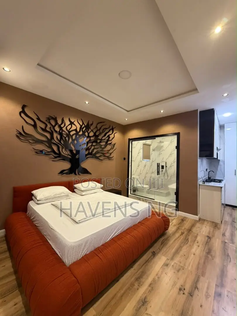 Shortlet | Beautifully Furnished Studio Apartment With Bathtub in Chevron