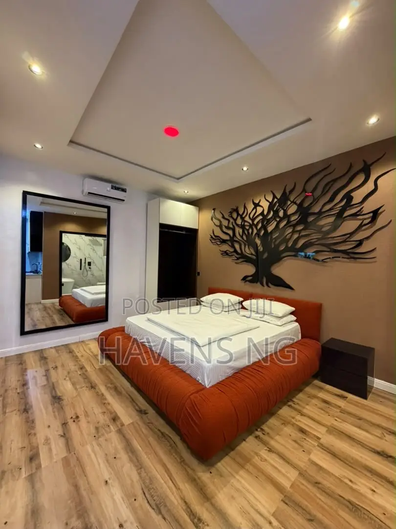 Shortlet | Beautifully Furnished Studio Apartment With Bathtub in Chevron