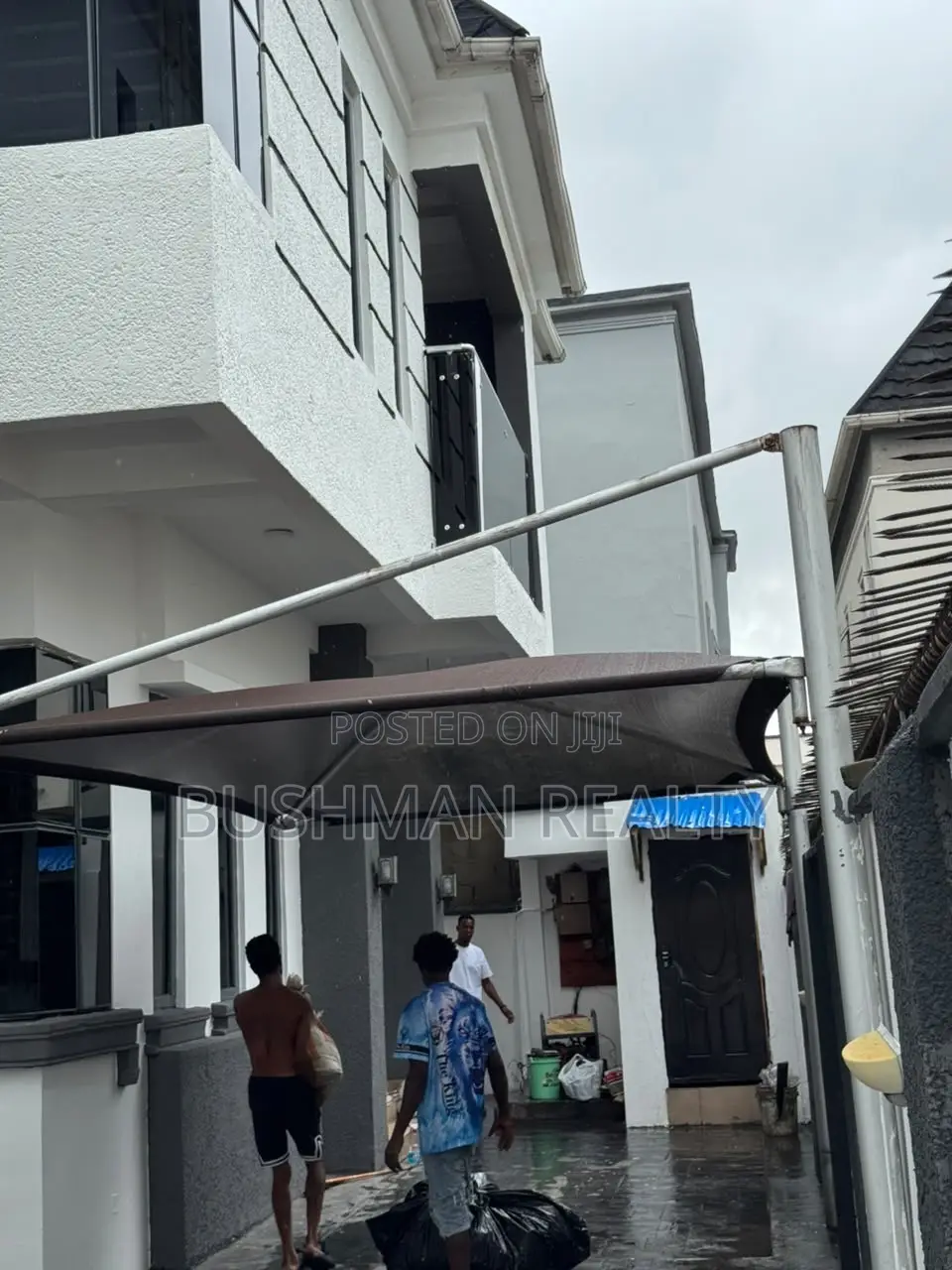 5bdrm Duplex in Chevron for rent in Chevron