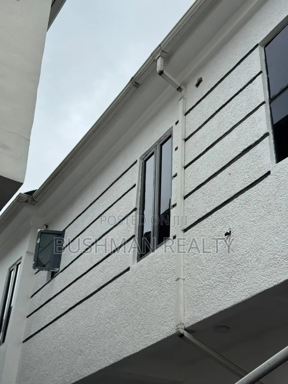 5bdrm Duplex in Chevron for rent in Chevron
