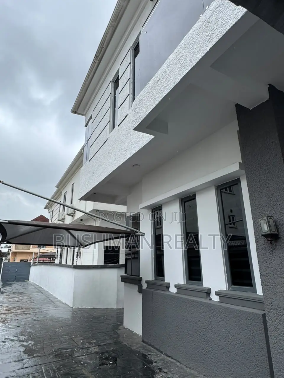 5bdrm Duplex in Chevron for rent in Chevron