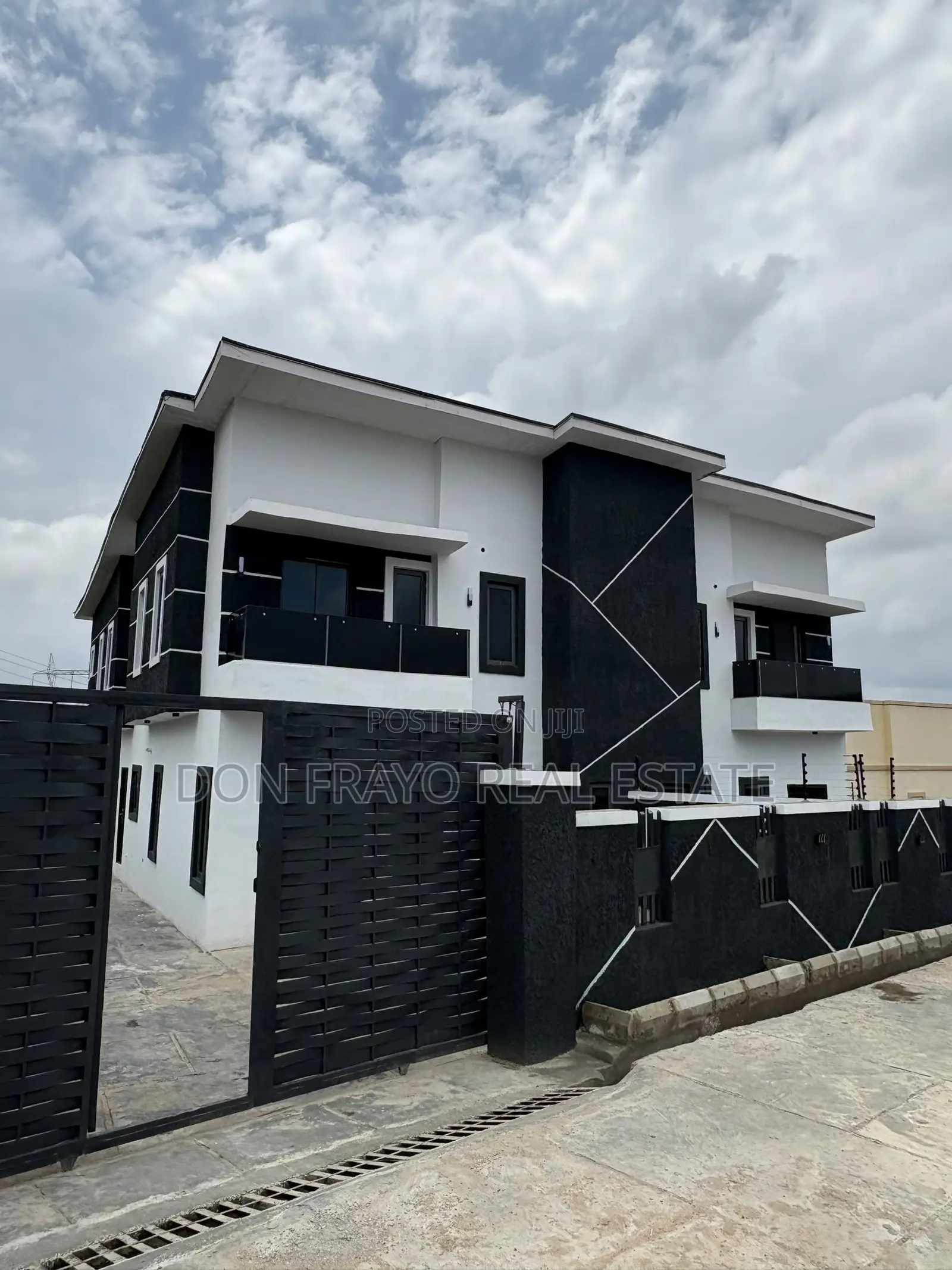 5bdrm Duplex in Ologuneru for sale in Ologuneru