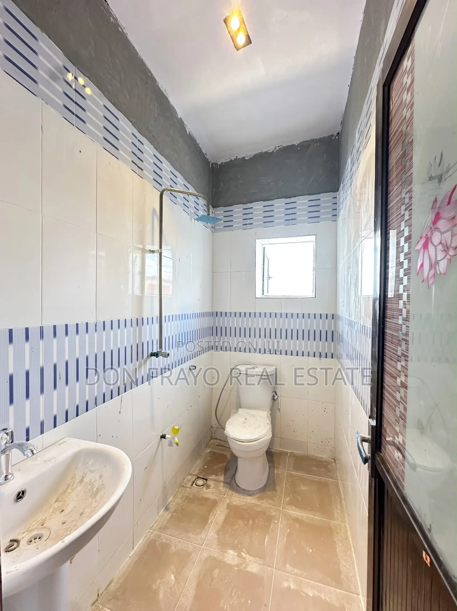 5bdrm Duplex in Ologuneru for sale in Ologuneru