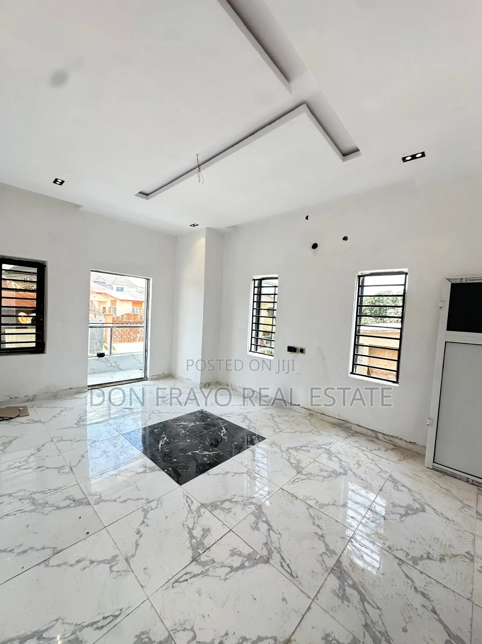 5bdrm Duplex in Ologuneru for sale in Ologuneru