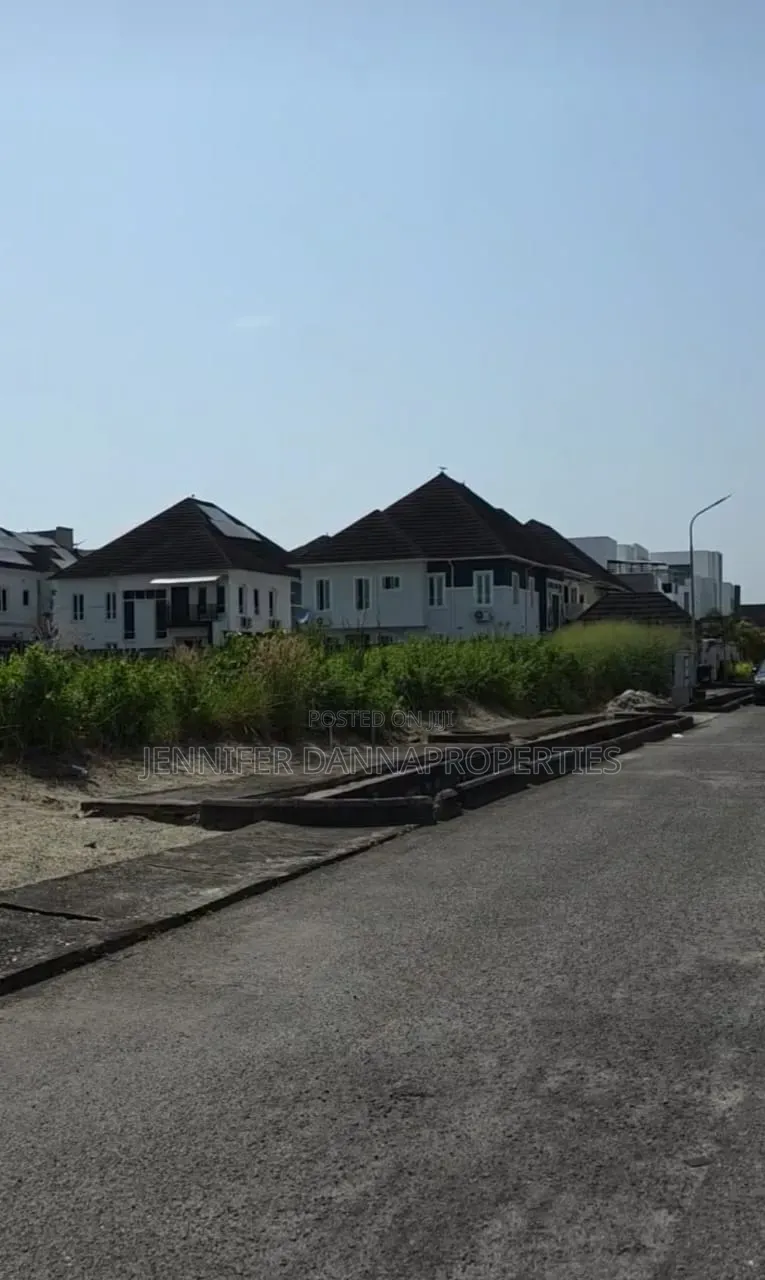 930sqm of Bareland in a Premium Location for Sale in Jakande