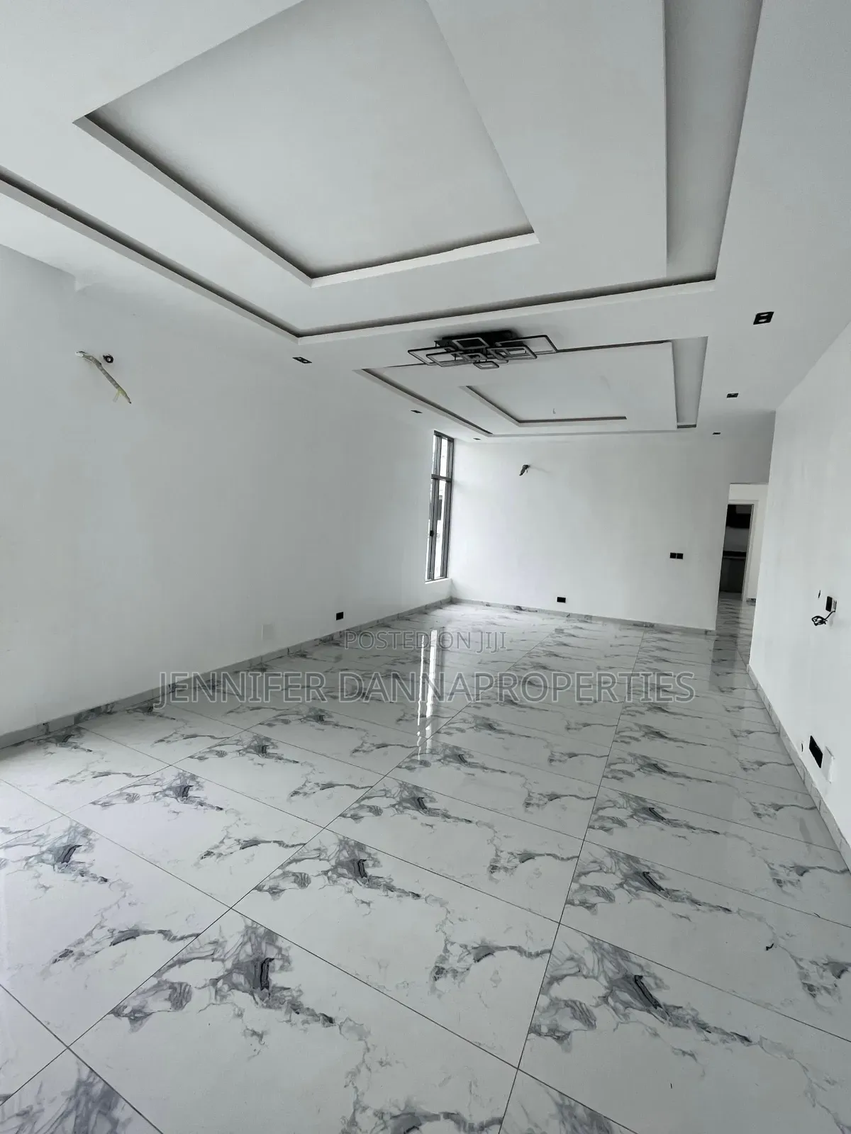5bdrm Duplex in Royal Gardens Estate, Off Lekki-Epe Expressway for sale in Off Lekki-Epe Expressway