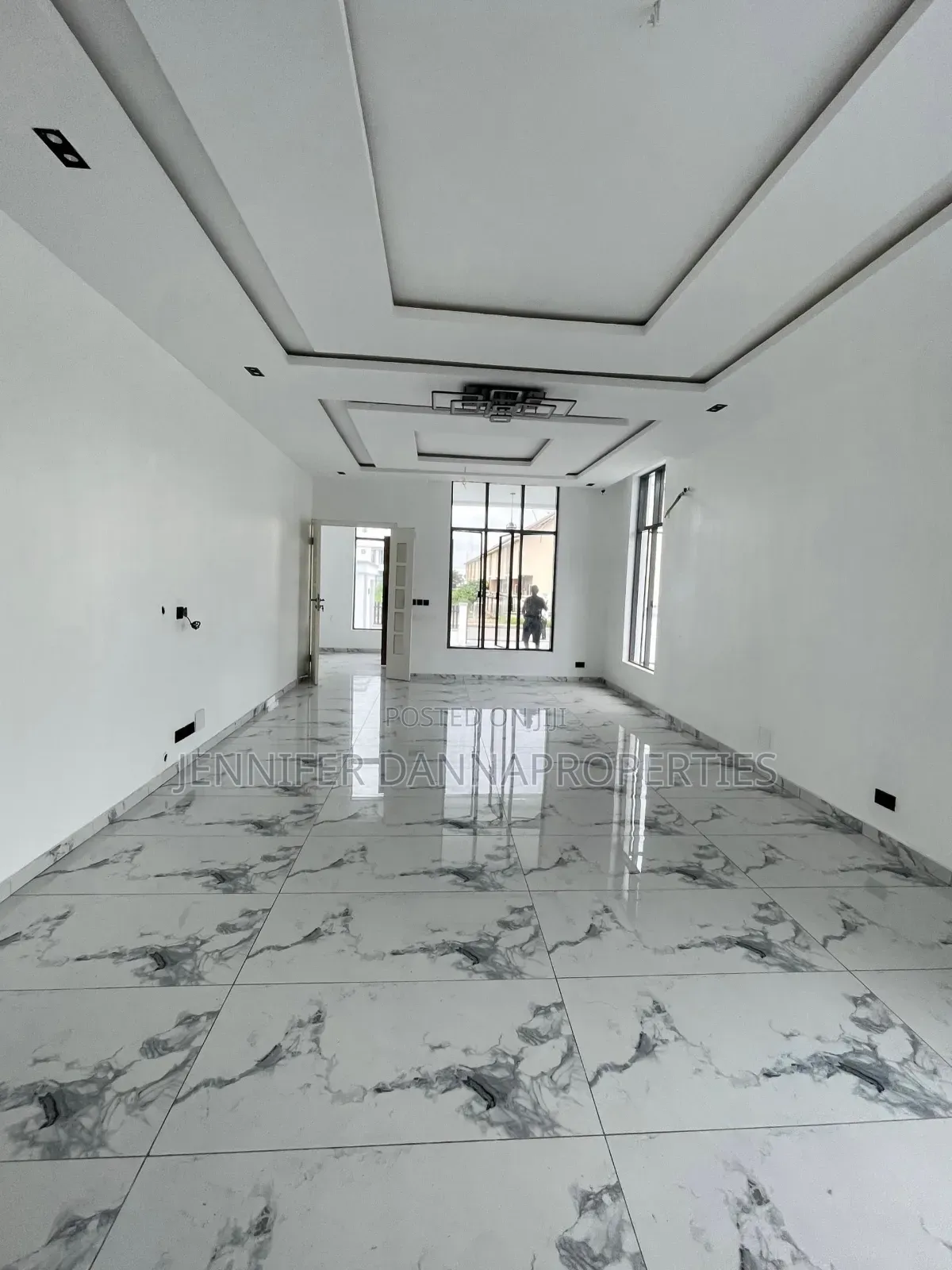 5bdrm Duplex in Royal Gardens Estate, Off Lekki-Epe Expressway for sale in Off Lekki-Epe Expressway