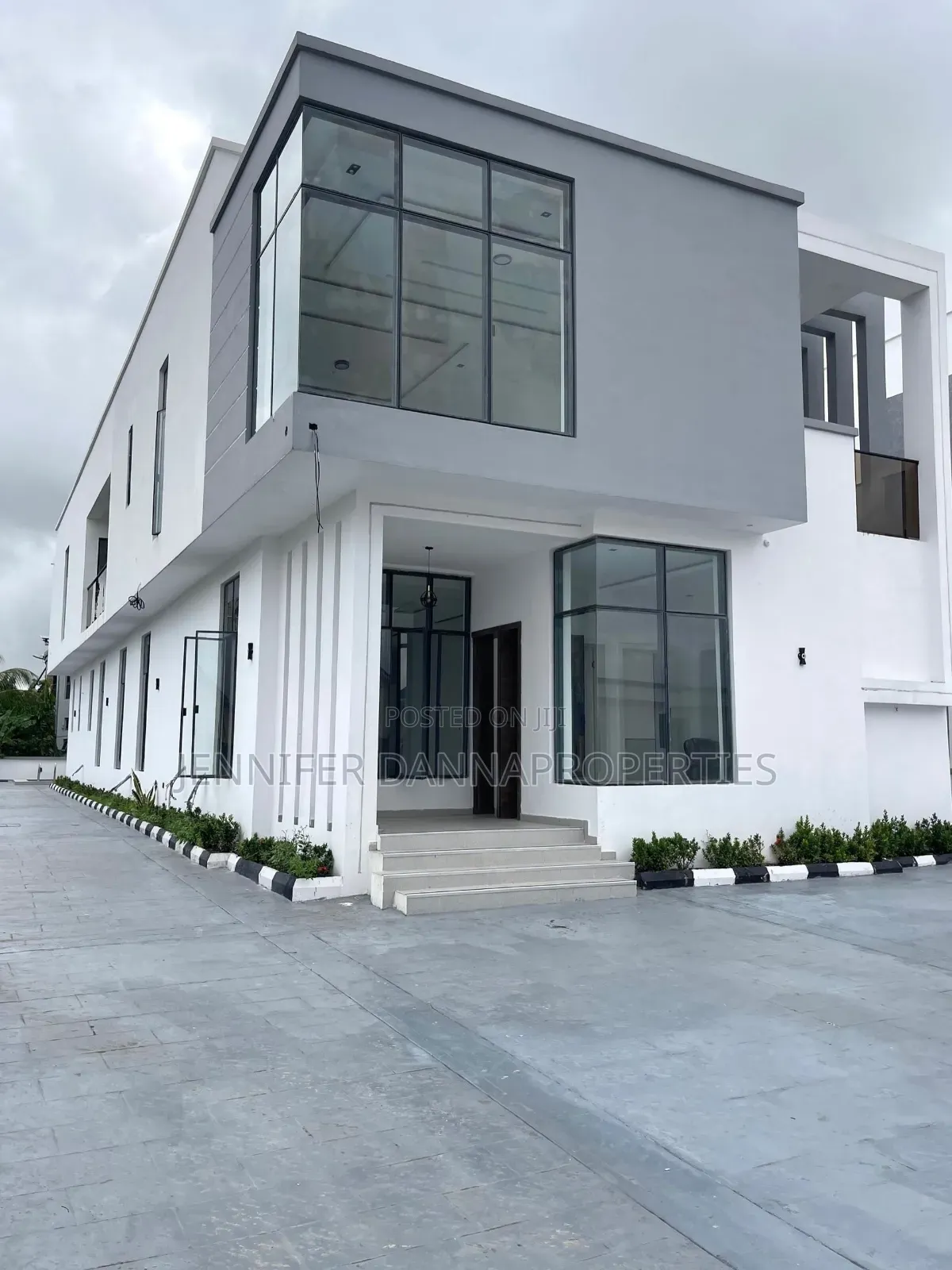 5bdrm Duplex in Royal Gardens Estate, Off Lekki-Epe Expressway for sale in Off Lekki-Epe Expressway