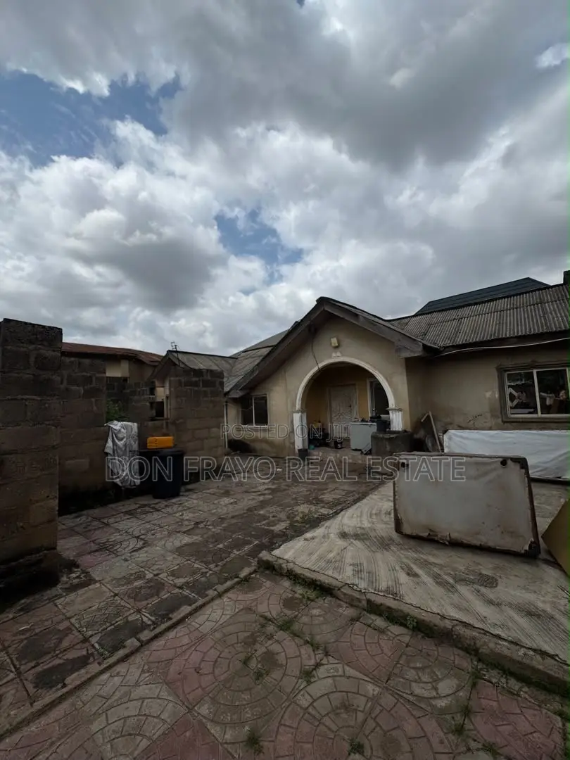 535 SQM Residential With 2 Beds BQ at Felele Estate Off Challenge IB in CHallenge / Ibadan