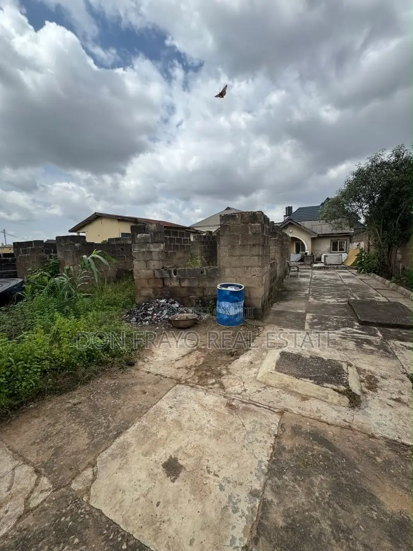 535 SQM Residential With 2 Beds BQ at Felele Estate Off Challenge IB in CHallenge / Ibadan
