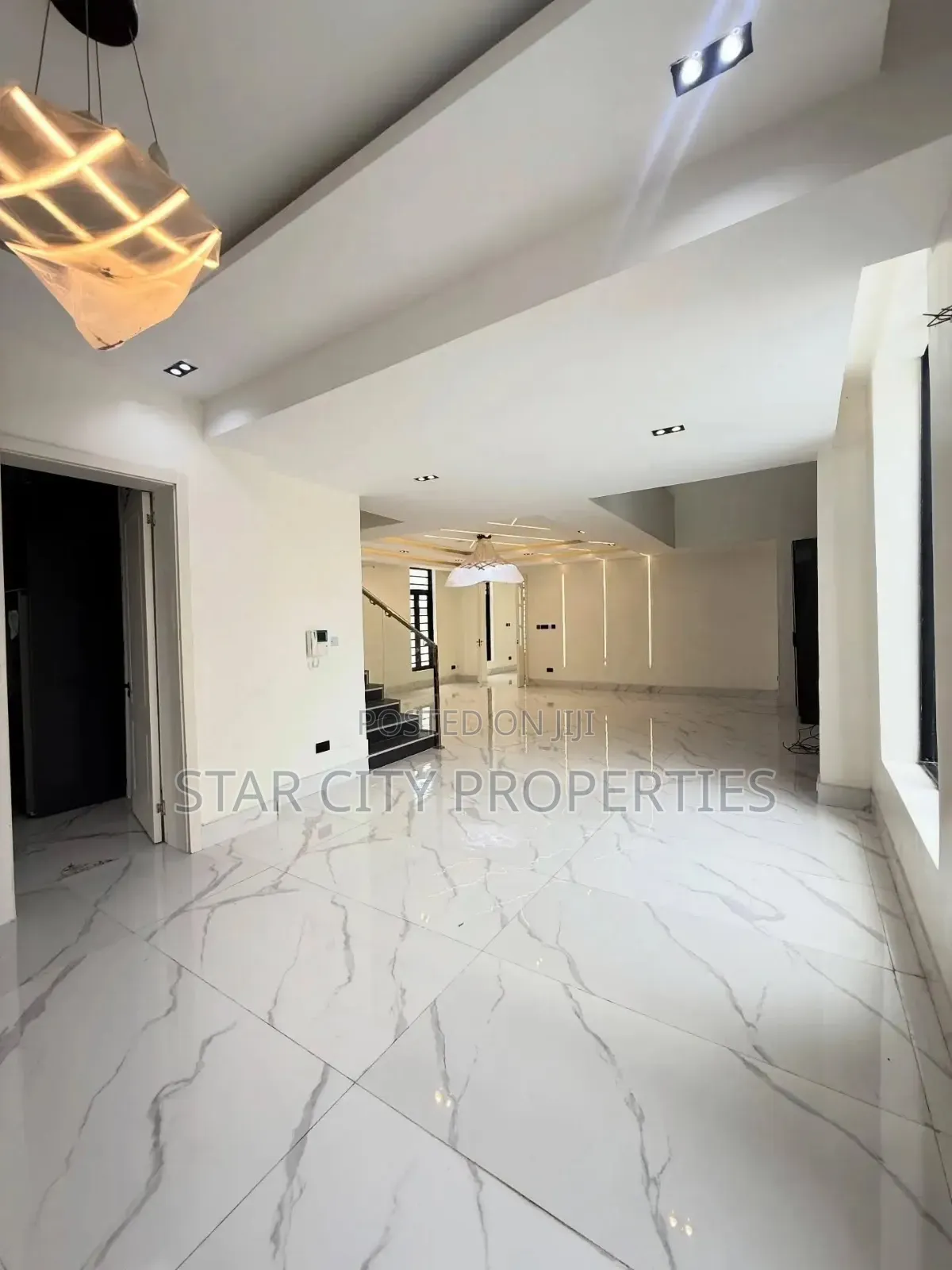 5bdrm Duplex in Lekki for sale in Lekki Phase 1