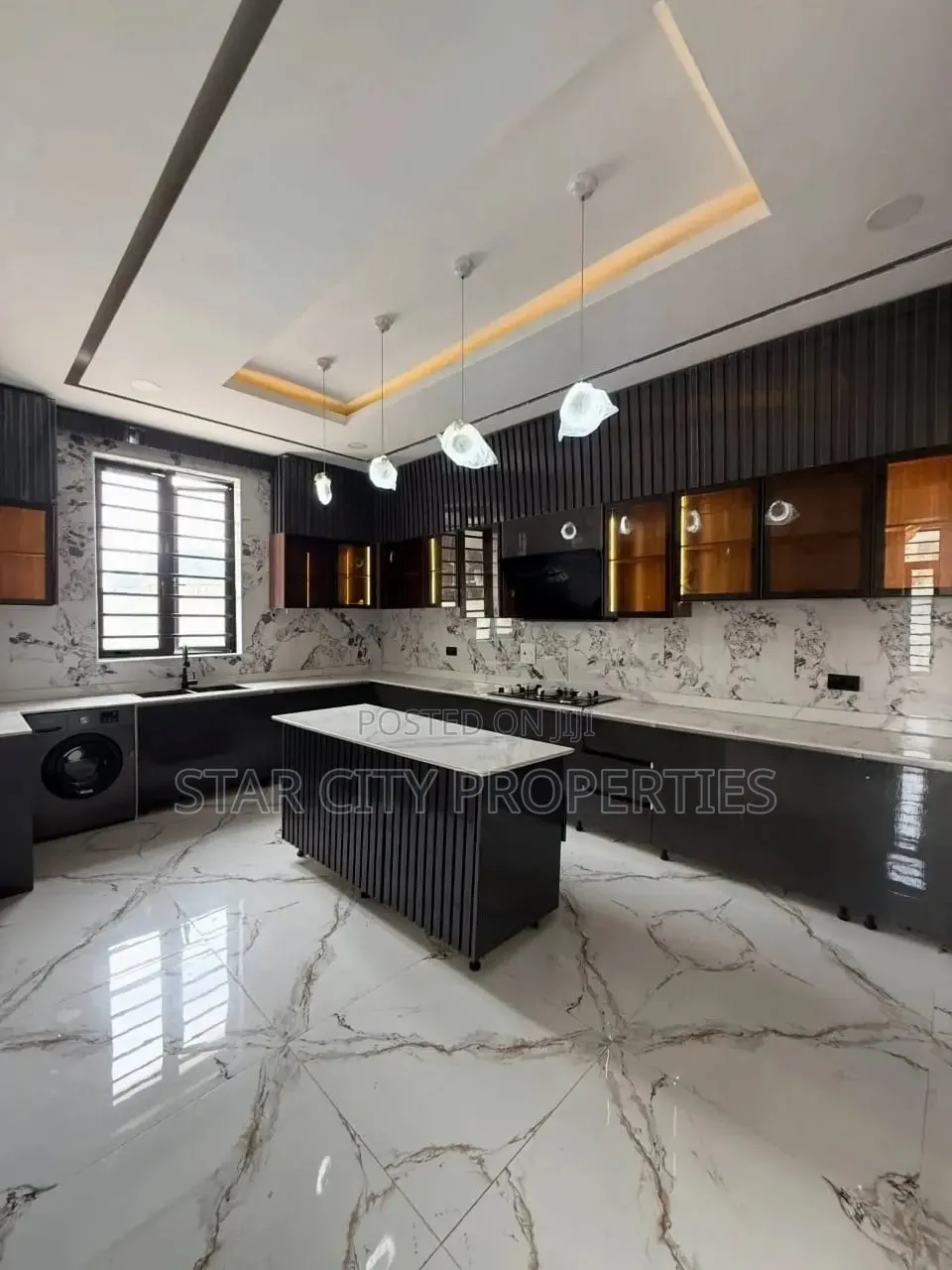 5bdrm Duplex in Lekki for sale in Lekki Phase 1