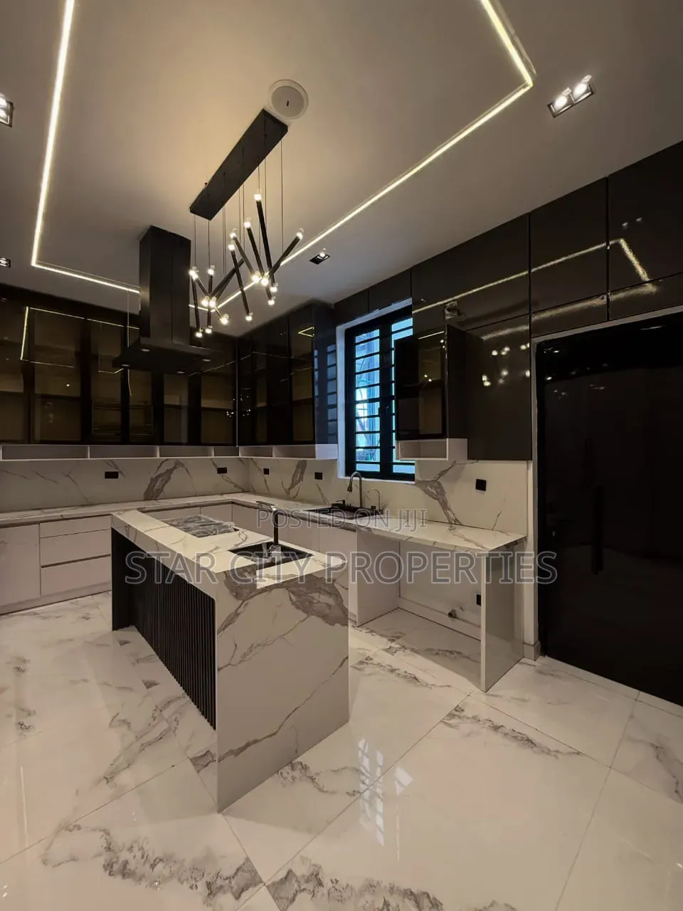 5bdrm Duplex in Lekki Phase 1 for sale in Lekki Phase 1