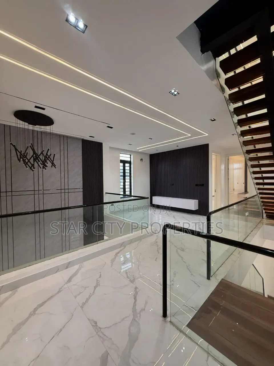 5bdrm Duplex in Lekki Phase 1 for sale in Lekki Phase 1