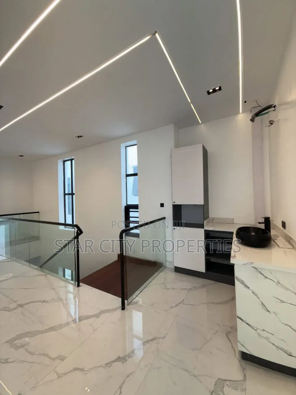 5bdrm Duplex in Lekki Phase 1 for sale in Lekki Phase 1